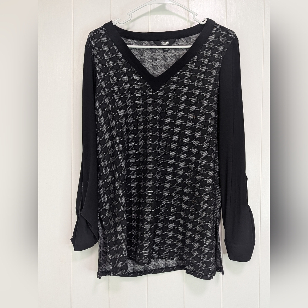 Slim Factor Investments Black and Gray Houndstooth Blouse
